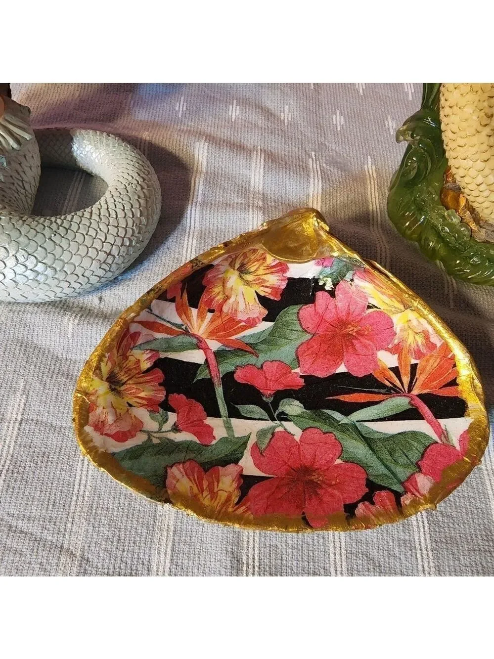 DECOUPAGE CLAM SHELL